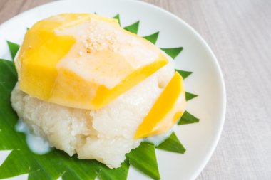 yapışkan pirinç mango ile