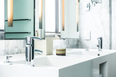 Musluk ve lavabo dekorasyon 