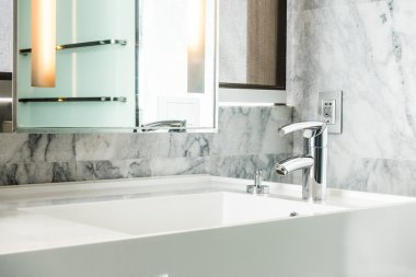 Musluk ve lavabo dekorasyon 