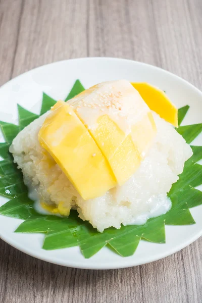 Klebriger Reis mit Mango — Stockfoto