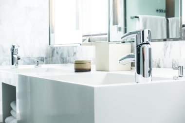 Musluk ve lavabo dekorasyon 