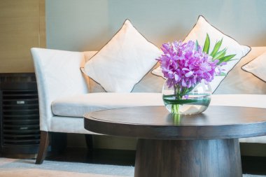 Güzel çiçekli vazo