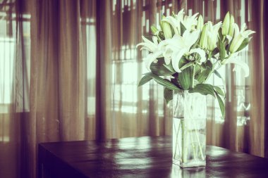 Güzel çiçekli vazo