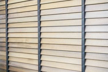 Ahşap jaluzi ve pencere