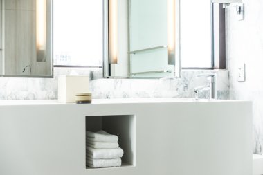 Musluk ve lavabo dekorasyon 