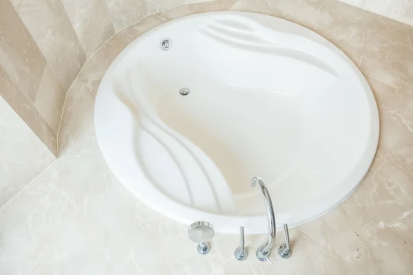 Bañera blanca decoración —  Fotos de Stock