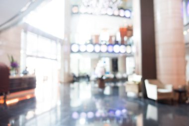 Otel lobisinde bulanıklık