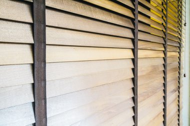 Ahşap jaluzi ve pencere