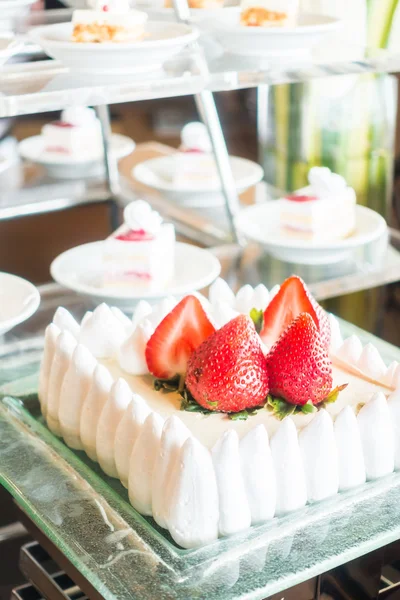 Délicieux gâteau aux fraises — Photo