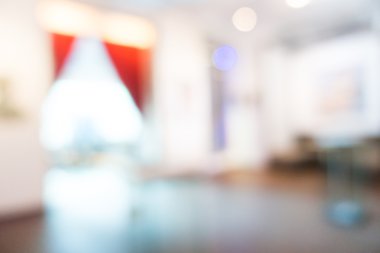 Otel lobisinde bulanıklık