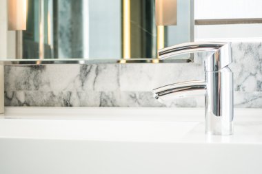 Musluk ve lavabo dekorasyon