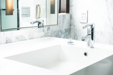 Musluk ve lavabo dekorasyon