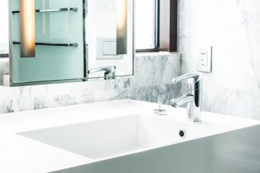 Musluk ve lavabo dekorasyon