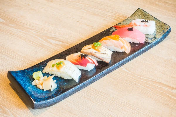 Sushi proaspăt crud — Fotografie, imagine de stoc