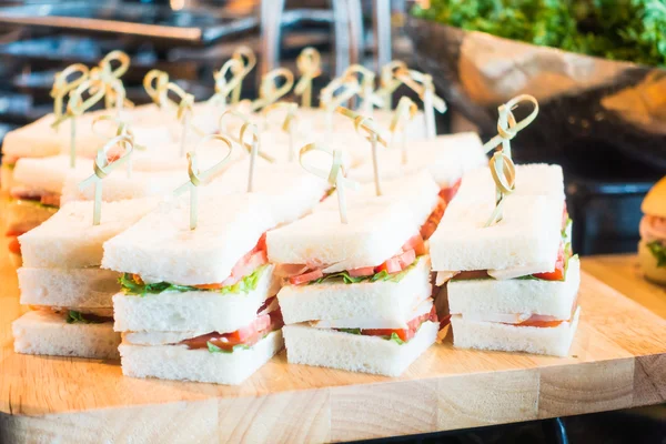 Pilha de deliciosos sanduíches — Fotografia de Stock
