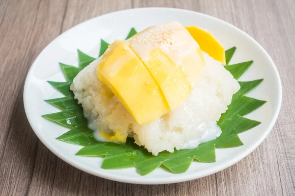 Klebriger Reis mit Mango — Stockfoto
