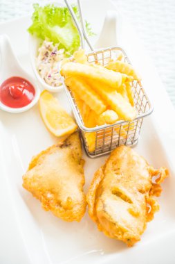Balık ve patates kızartması ile çip