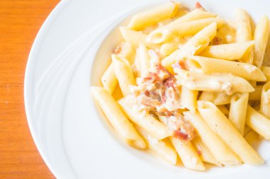 Carbonara makarna ve spagetti