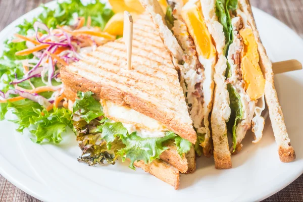 Sandwiches met ei met kip — Stockfoto