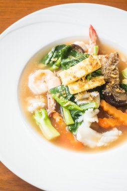 Fried Noodle ile deniz ürünleri