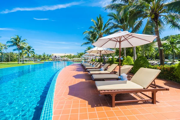 Piscina all'aperto in hotel — Foto Stock