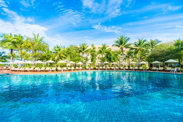 Piscina all'aperto in hotel — Foto Stock