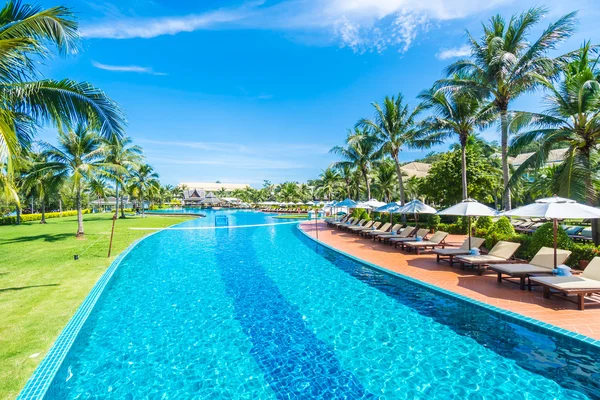 Piscina all'aperto in hotel — Foto Stock