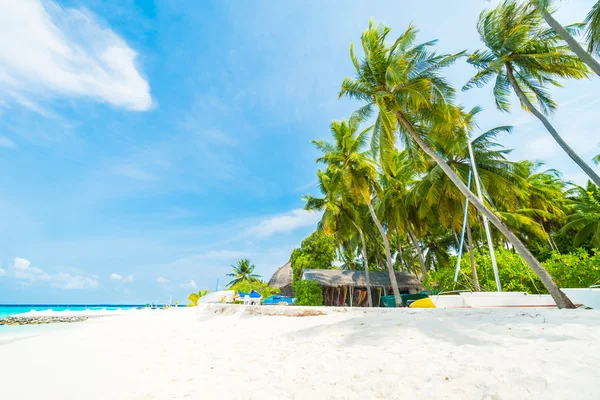 Belle station balnéaire des Maldives tropicales — Photo