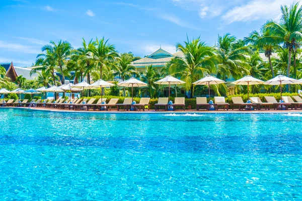 Piscina all'aperto in hotel — Foto Stock