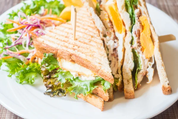 Sandwiches met ei met kip — Stockfoto