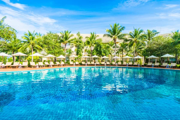 Piscina all'aperto in hotel — Foto Stock