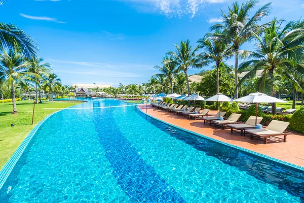 Piscina all'aperto in hotel — Foto Stock