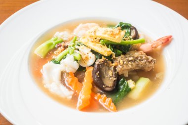 Fried Noodle ile deniz ürünleri