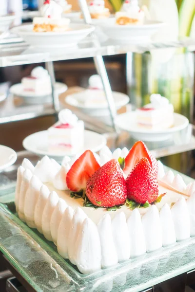 Délicieux gâteau aux fraises — Photo