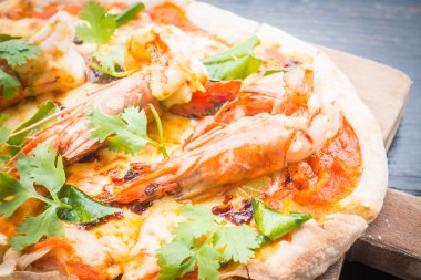 Tom Yum Kung pizza