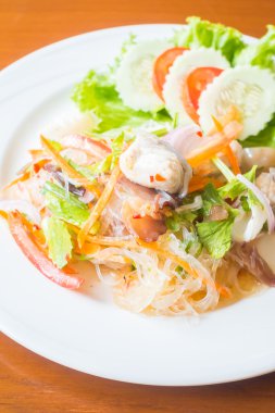 Tay baharatlı salata