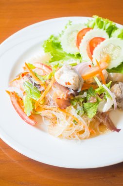 Tay baharatlı salata