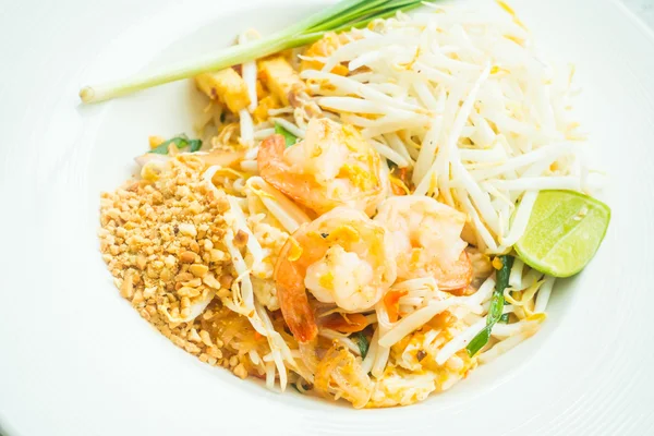 Fried noodles with shrimp — Stock Photo, Image