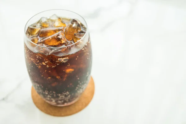 Bicchiere di cola ghiacciata — Foto Stock