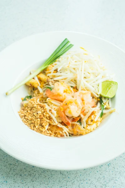 Fideos fritos con camarones — Foto de Stock