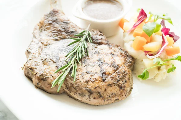 Bife de porco grelhado — Fotografia de Stock