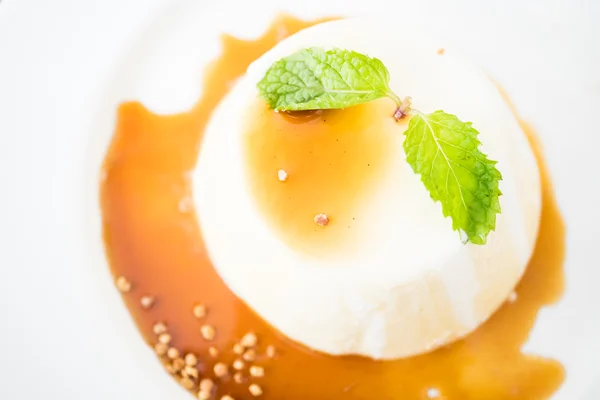 Caramel pudding and panna cotta dessert — Stock Photo, Image