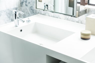 Musluk ve lavabo banyo dekorasyon