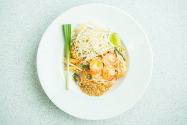 Karides ile kızarmış erişte 