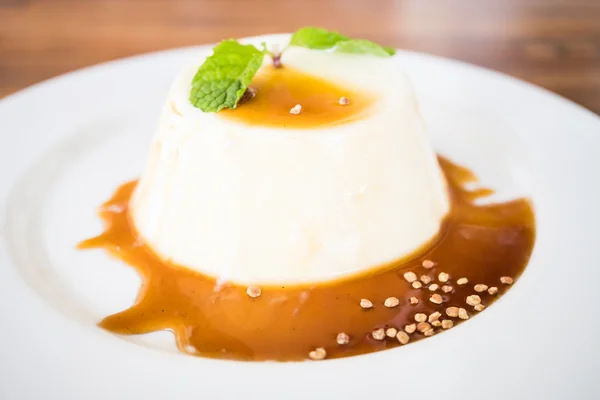 Budino di caramello e panna cotta dessert — Foto Stock