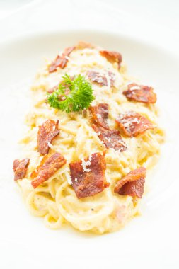 Leziz spagetti carbonara