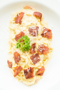 Leziz spagetti carbonara