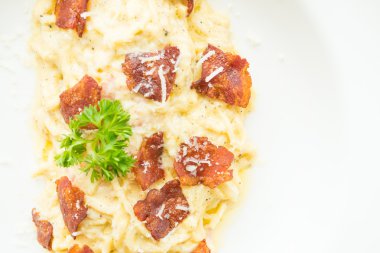 Leziz spagetti carbonara