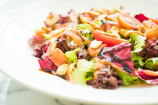 Tomato and vegetable salad with smoked salmon meat — Stock Photo, Image