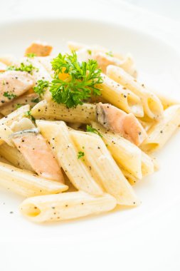 Penne carbonara makarna somon ile